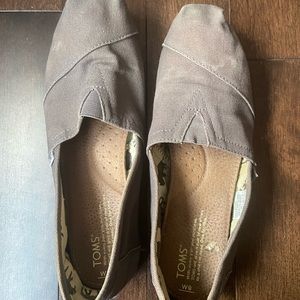 🌟3 for $35🌟Grey Tom’s